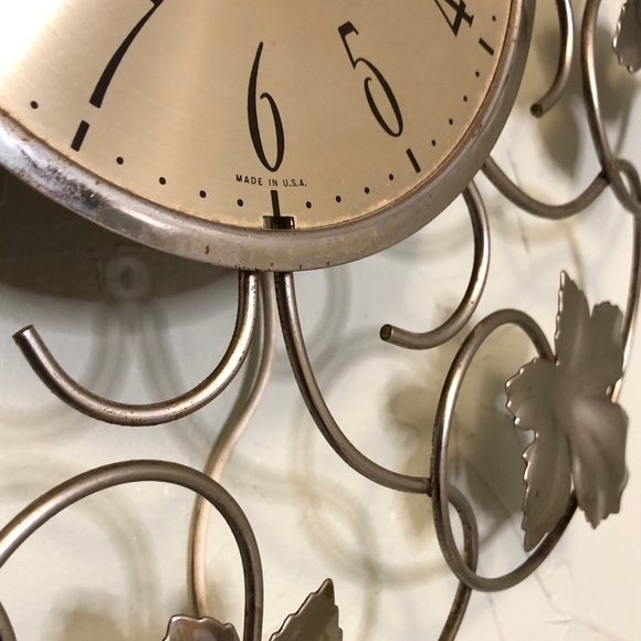 Mid-Century Modern  MASTERCRAFTERS Brass WallClock - Picture 6 of 7